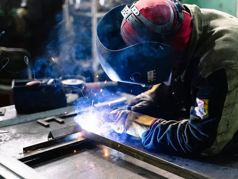 Kurs spawania MAG – praktyczne umiejętności, certyfikat 135 i szybki start w zawodzie