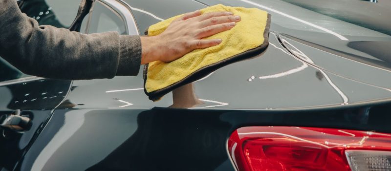 Prezent dla kogoś, kto dba o auto: co się sprawdza, a co zostaje w garażu nieotwarte