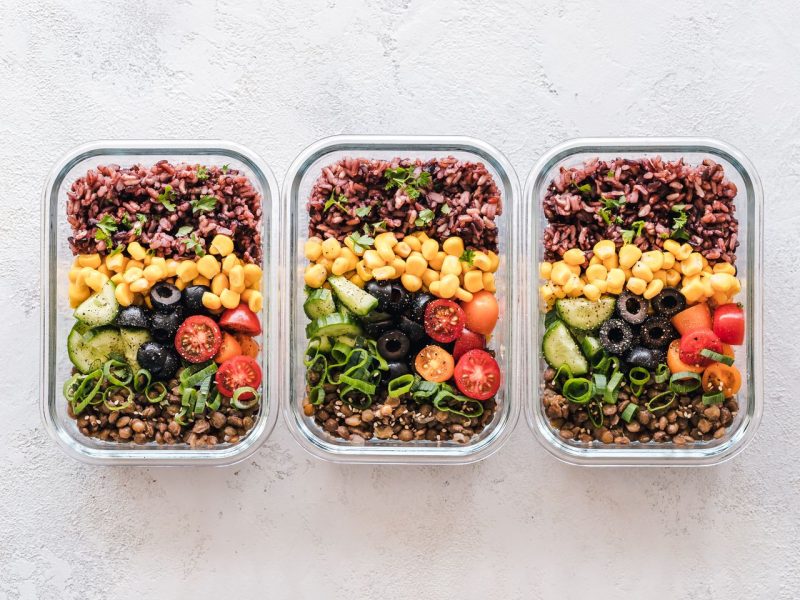 Kiedy catering z dowozem do domu jest najlepszym rozwiązaniem?