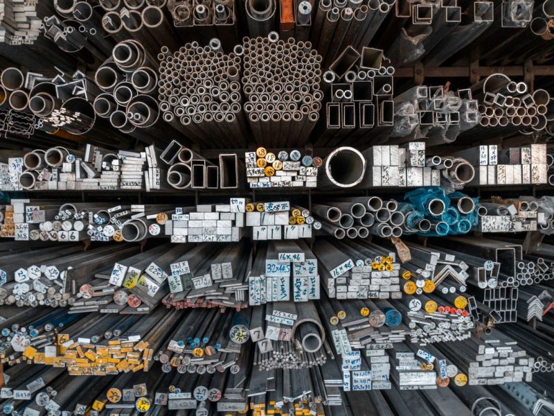 Lekkie konstrukcje nośne: dlaczego aluminium wypiera stal w małych projektach