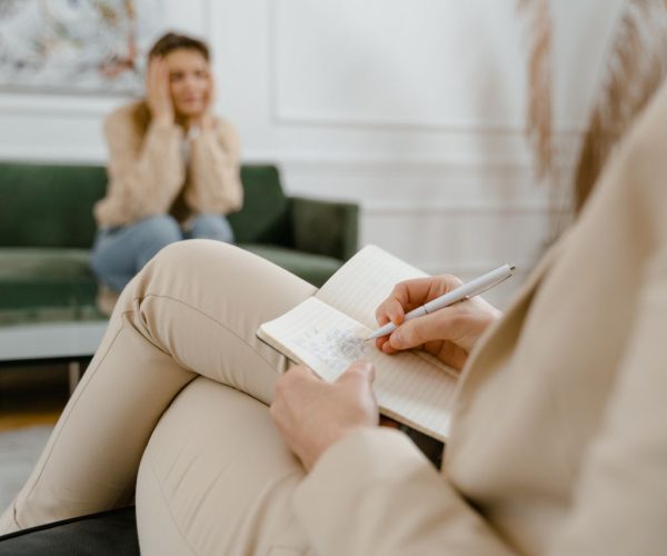 Jak wybrać psychoterapeutę i nie zrazić się po pierwszej sesji?