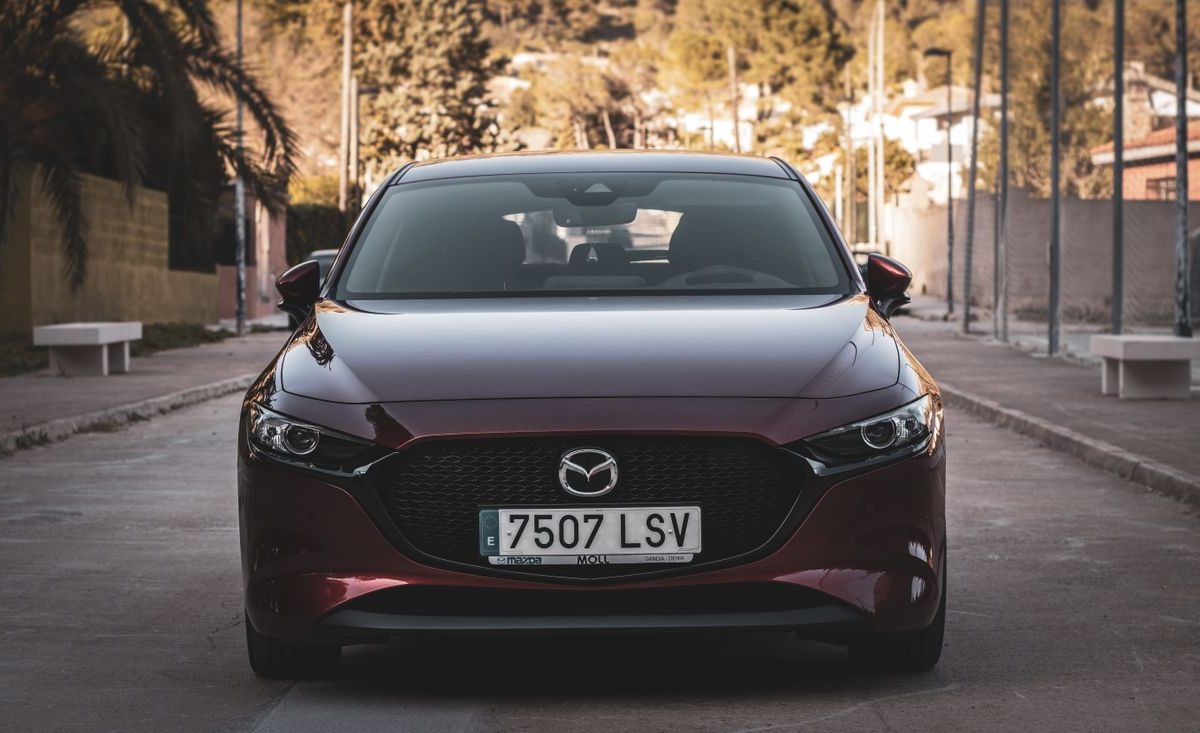 Leasing czy zakup za gotówkę? Kalkulacja, którą warto zrobić przed wizytą u dealera