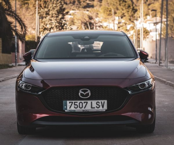 Leasing czy zakup za gotówkę? Kalkulacja, którą warto zrobić przed wizytą u dealera