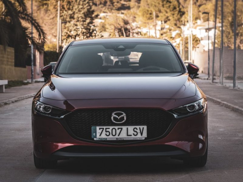 Leasing czy zakup za gotówkę? Kalkulacja, którą warto zrobić przed wizytą u dealera