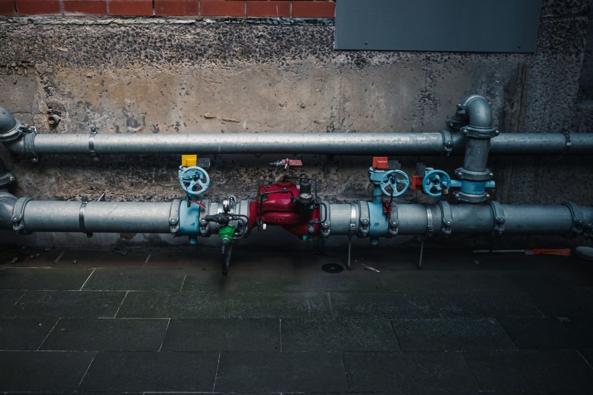 Modernizacja, serwisy, regeneracja – kiedy opłaca się ratować wysłużone bloki i zawory hydrauliczne, a w jakich sytuacjach lepiej wdrożyć od nowa całą instalację?